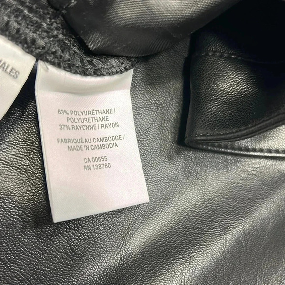 Y2K vtg black women pleather pants size 10 P.
Academia ,goth 
,Whimsigoth,club - Picture 17 of 17